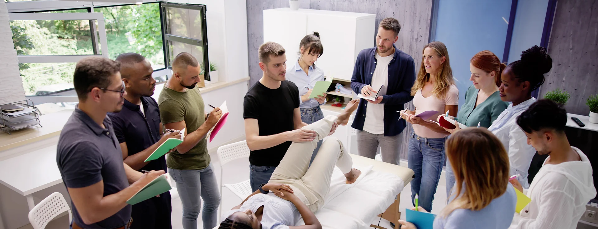 group-of-people-learning